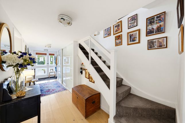 Morecoombe Close, London photo 3