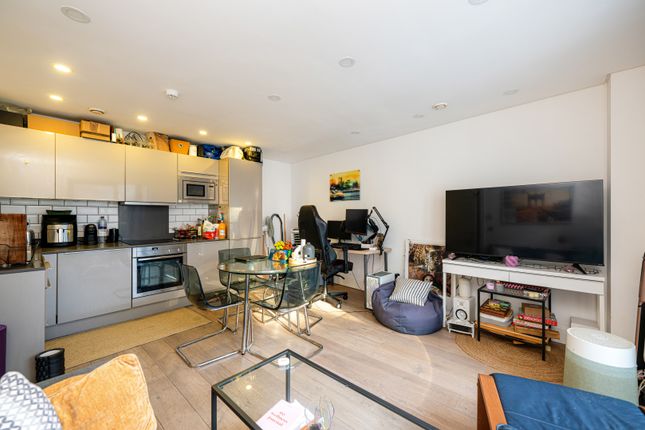 Flat 4, 537, Harrow Road, London photo 2