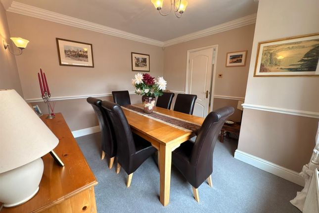 3, Woodend Drive, Stalybridge photo 4