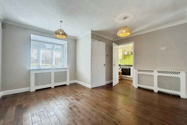 29, Lea Court, Surrey photo 2