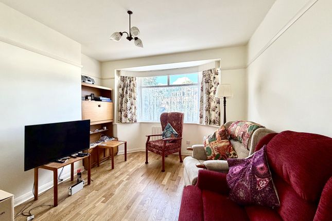 40, Elm Road, Chessington photo 2