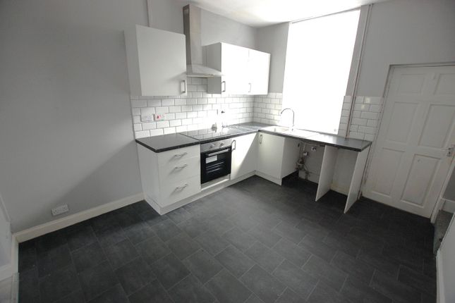 35, Pickford Lane, Greater Manchester photo 3