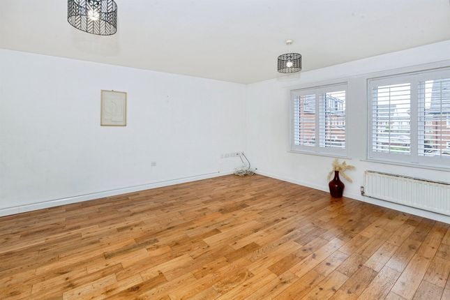 15, Amesbury Road, Slough photo 4
