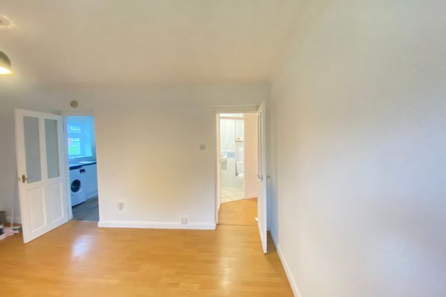 77, Cuffley Court, HEMEL HEMPSTEAD photo 4
