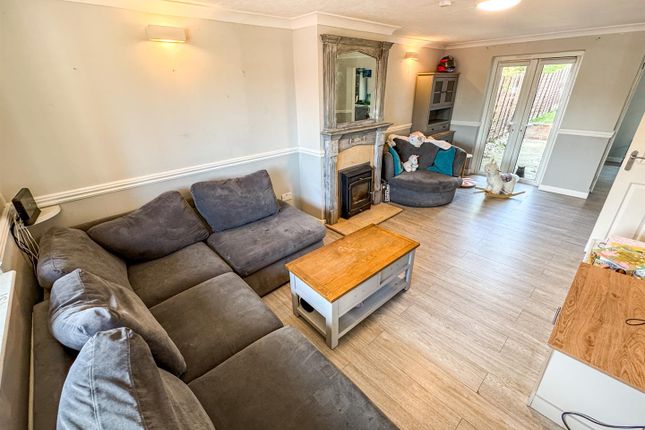 11, Croyde Avenue, Corby photo 2