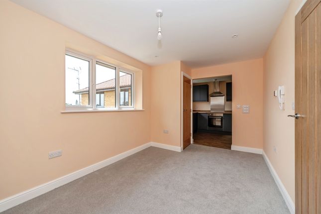 274, Redwood Grove, Bedford photo 2