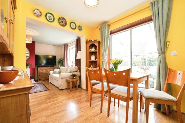 22, Fountain Crescent, Gloucestershire photo 5