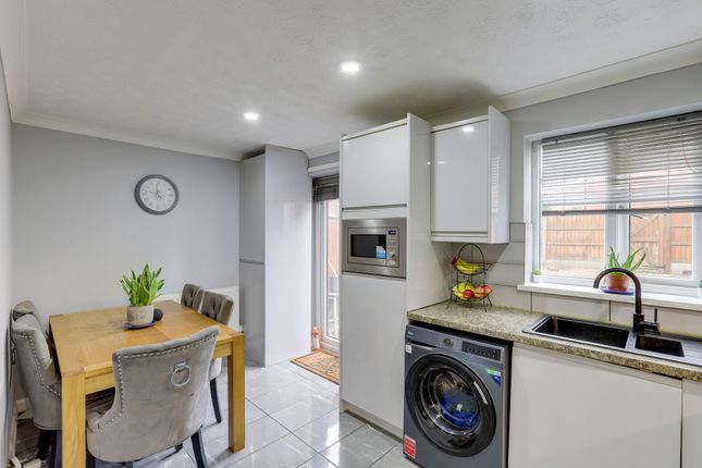 35 Pearce Drive, Nottingham photo 4