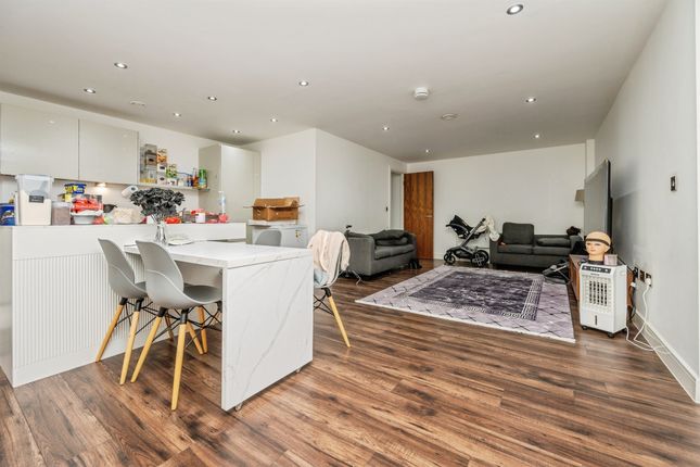Flat 502, The Quadrant, 150, Sand Pits, Birmingham photo 3