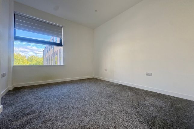 37A, Swindon photo 3
