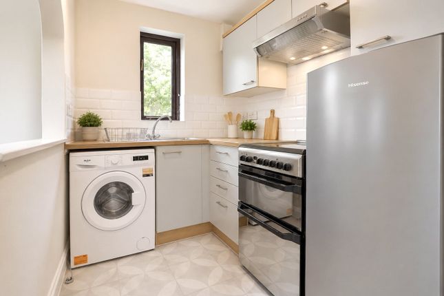 1, Perleybrooke Lane, Woking photo 3