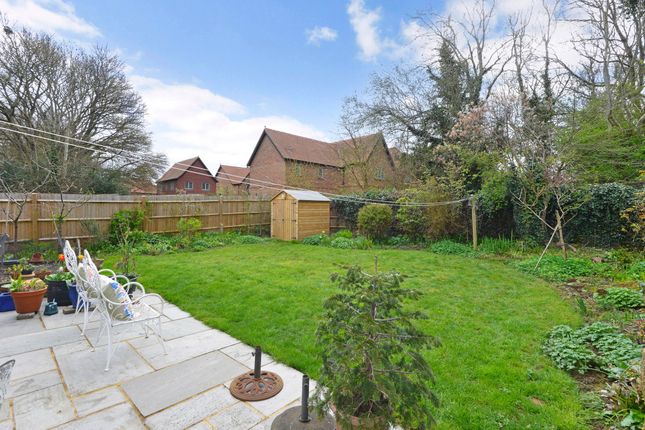 2 Williams Place, Cranleigh photo 4