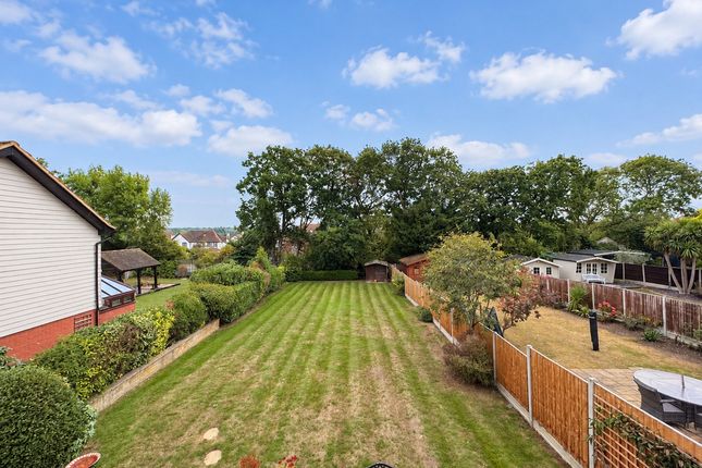 15, Hillside Avenue, Hawkwell photo 2