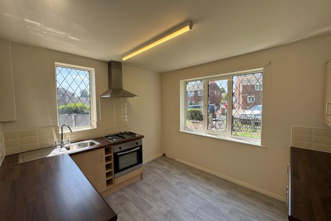 61, Long Crest, Pontefract photo 4