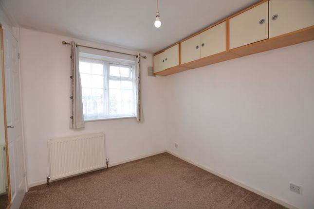 (LettsPay) 41, Pearl Gardens, Slough photo 4