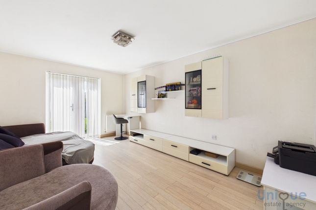 39, Wesham Park Drive, Wesham photo 2