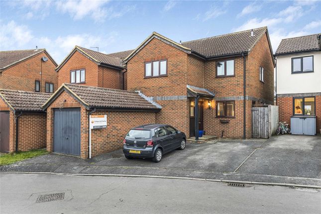 Thumbnail Detached house for sale in Stuart Way, Thame, Oxfordshire