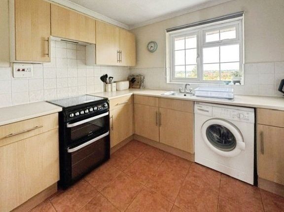 Avondale, Berkshire photo 2