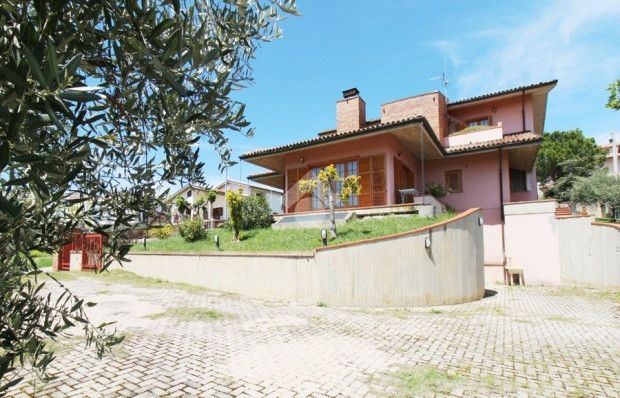 Thumbnail Villa for sale in Teramo, Castellalto, Abruzzo, Te64020