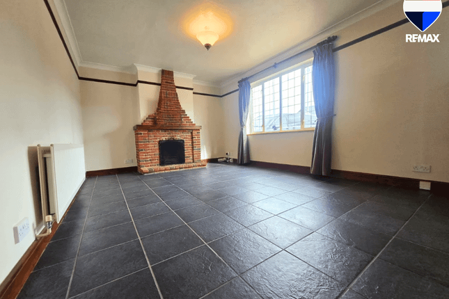 Thatches Grove, Chadwell Heath photo 3