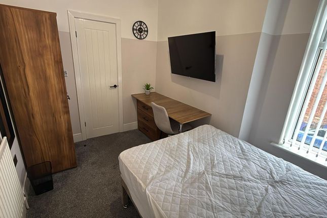Room 4, 36, Barthomley Road, Stoke-On-Trent photo 3