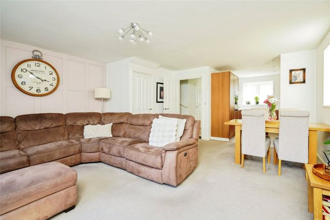 3, Catterick Road, Oxfordshire photo 2