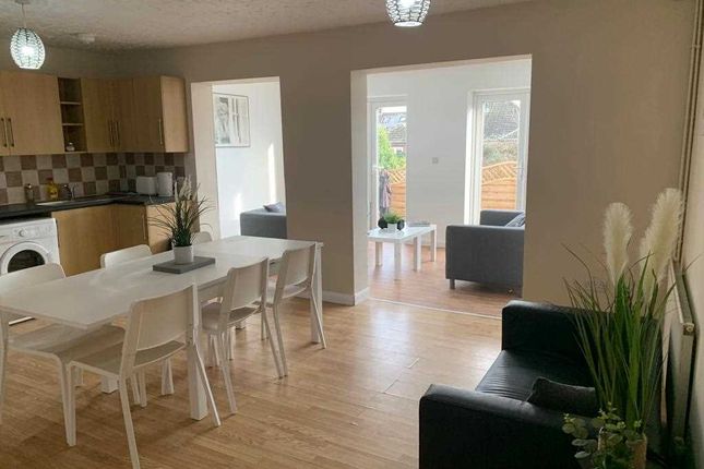 Property to rent in Mead Way, Canterbury