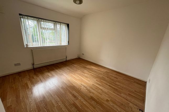 78, Rockingham Way, Stevenage photo 4