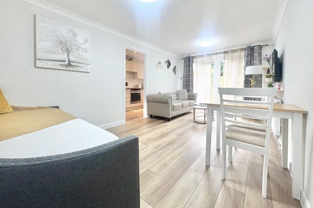 Flat 9, Kestrel House,, Weydon Lane, Surrey photo 2