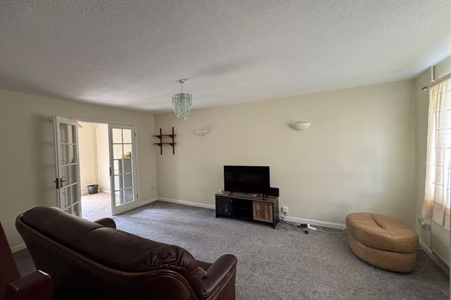 185a, Wood Lane, Chippenham photo 4