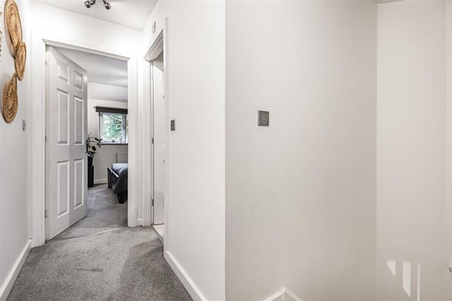 Town house for sale in Wren Cottage, Royal Avenue, Calcot, Reading