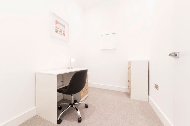 Flat 6, Atria House, Slough photo 4