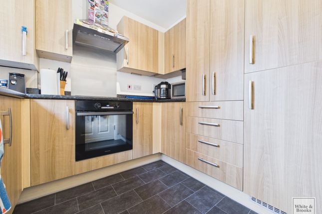 75 Longley Road, Chichester photo 3