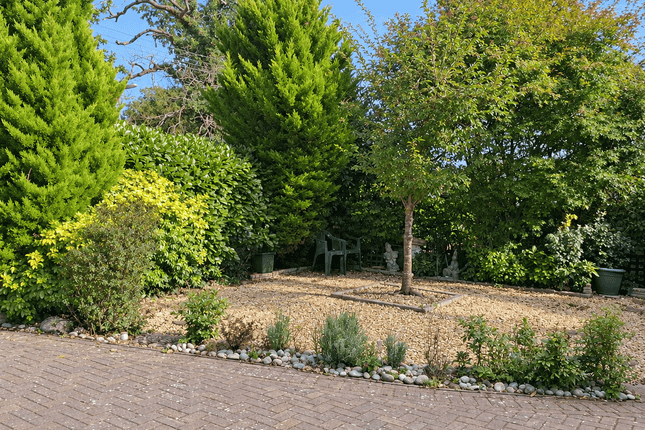 4 Merlewood Court, Lyon Avenue, New Milton photo 2