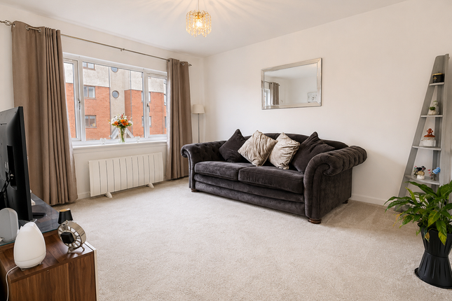 8, Longdales Place, New Carron, Falkirk photo 3
