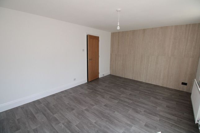 32 Ealing Close, Chatham photo 4