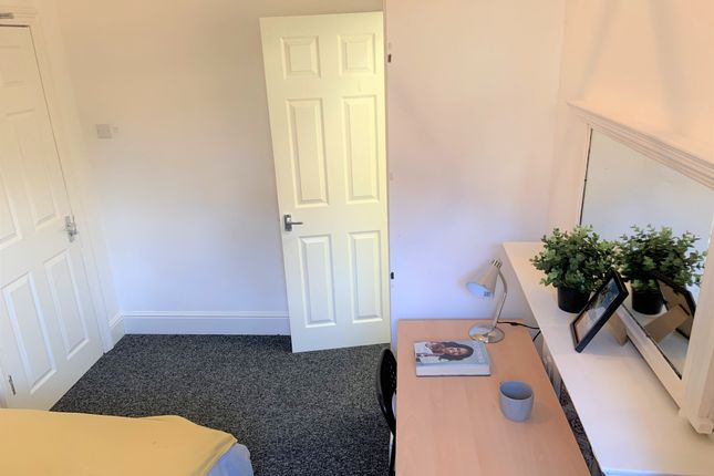Room to rent in Thackeray Road, Southampton