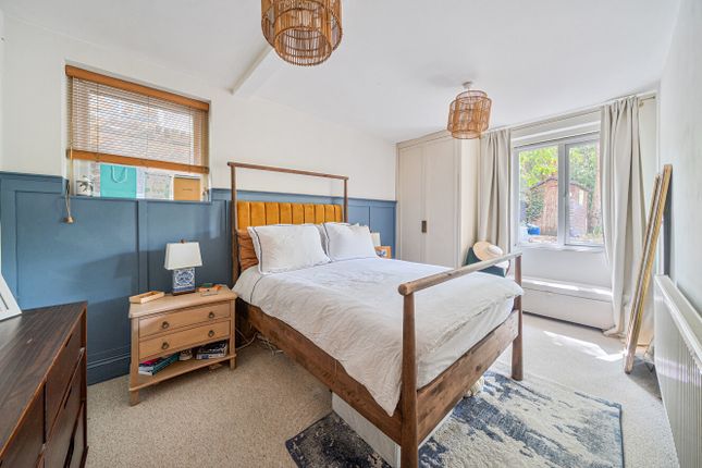 Garden Flat, 130, Shooters Hill Road, London photo 3