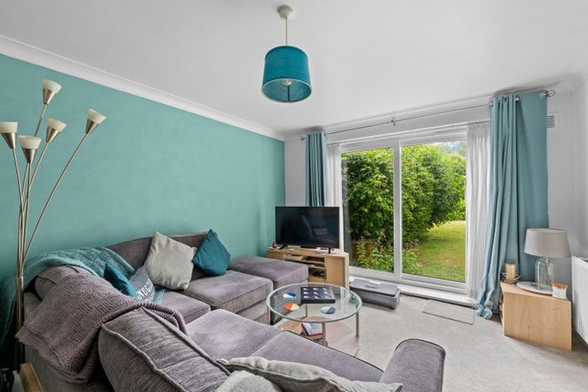 116, Middlefields, Croydon photo 4