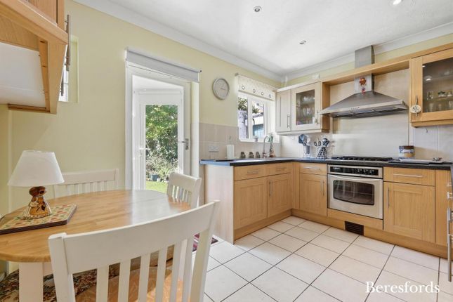 6, Arnolds Close, Brentwood photo 4