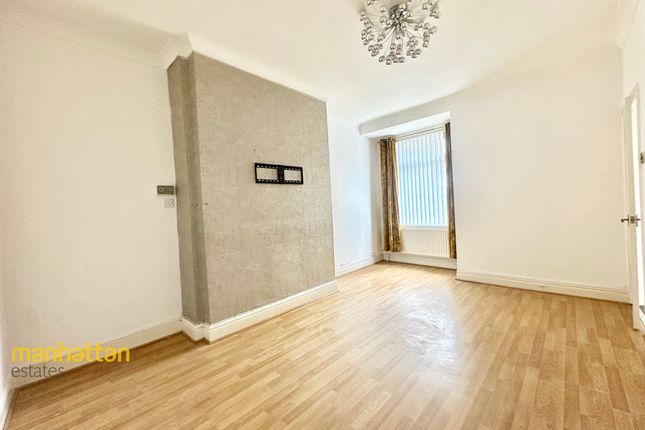 392, Tonge Moor Road, Bolton photo 4