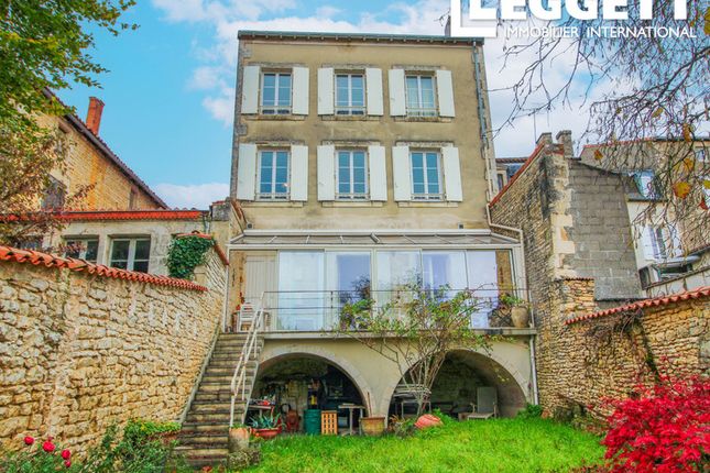 Villa for sale in Ruffec, Charente, Nouvelle-Aquitaine