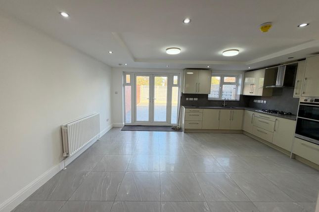 70, Baylis Road, Slough photo 3
