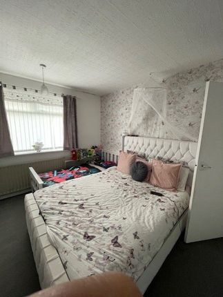 12, Ederoyd Grove, Pudsey photo 4