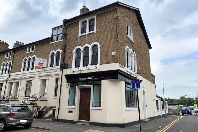 Retail premises to let in 40 Broadway, Maidenhead