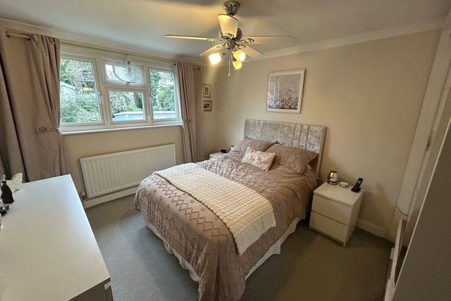 21, Coopers Close, Dartford photo 3