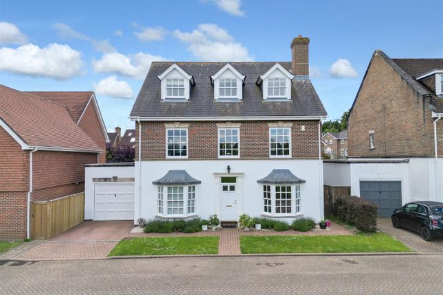Thumbnail Detached house to rent in Raphael Drive, Thames Ditton