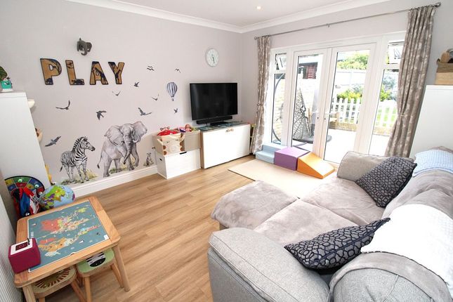2, Sandersfield Road, Banstead photo 3