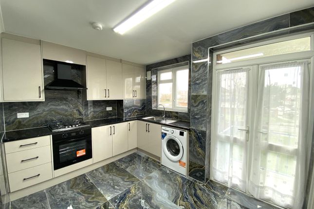 3, Norwood Close, Southall photo 2