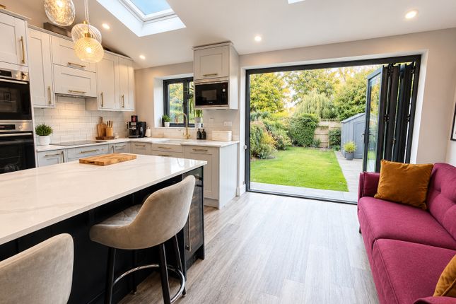 34, Coombes Road, St. Albans photo 2